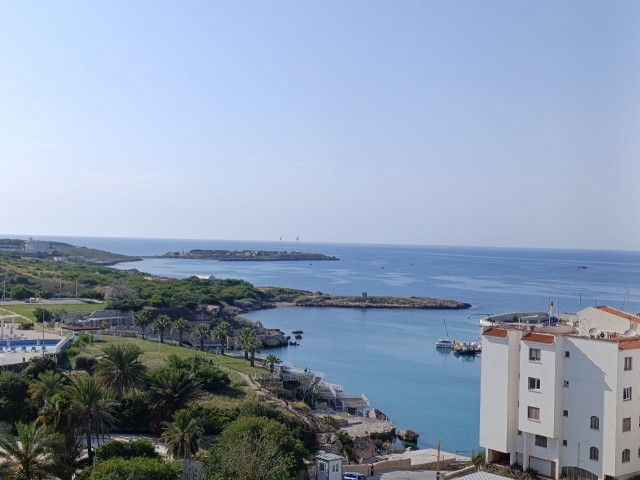 Luxuriöse 3+1-Wohnung zur Miete am Meer im Zentrum von Kyrenia