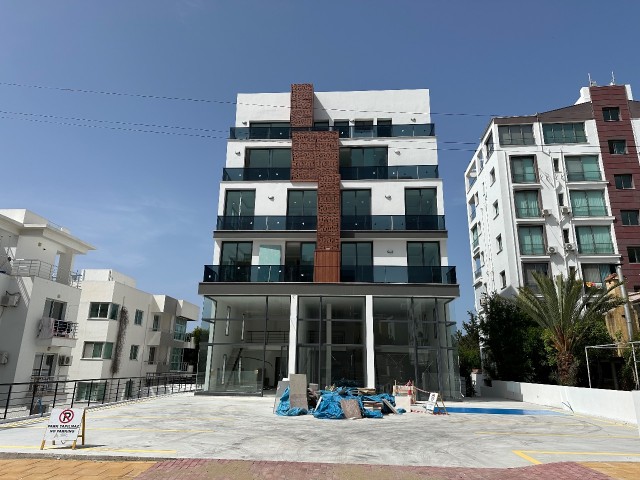 Новая квартира без мебели в аренду в центре Кирении