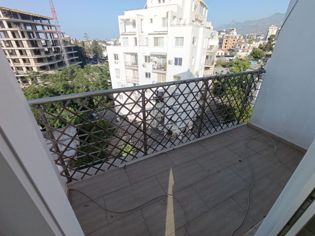 Girne Merkez Muhteşem Deniz Manzaralı Fırsat 2+1 Satılık Penthouse