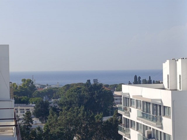 Возможность 2+1 пентхауса на продажу в центре Кирении с великолепным видом на море