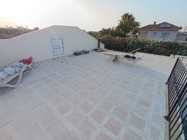 Preissenkung! Dringender Verkauf Kyrenia Lapta 3+1 Bungalow mit Pool und Gelegenheitspreis