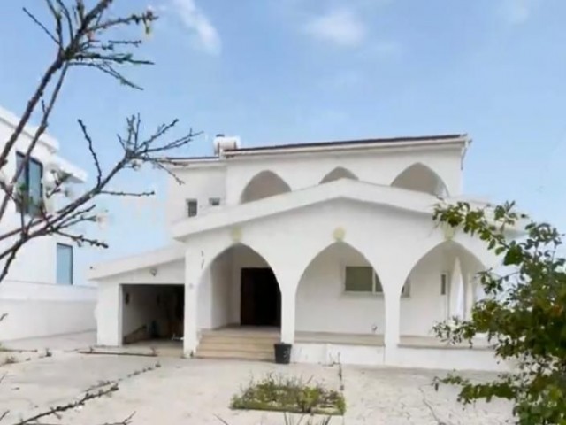 SPECIAL SALE - SEAFRONT LOCATION, PRESTIGIOUS LOCATION, VILLA FOR SALE 