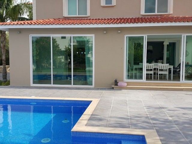 PRIVATE SALES - 2 VILLAS, PRIVATE POOL, GREAT LOCATION.... PRIVATE ENTRY....MUST BE SEEN
