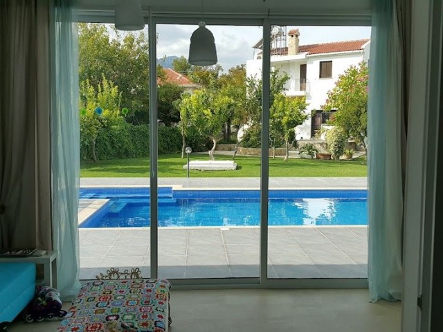 PRIVATE SALES - 2 VILLAS, PRIVATE POOL, GREAT LOCATION.... PRIVATE ENTRY....MUST BE SEEN