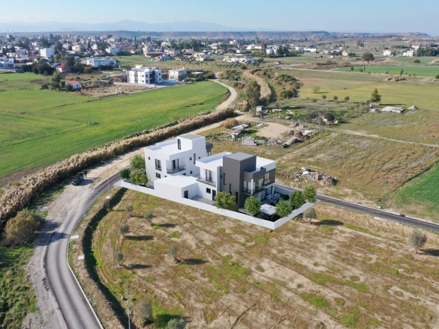 VILLA - SIFIR 3+1 , BACELI, AILELER ILE POPULER BOLGE   TESLIME HAZIR