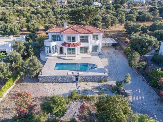 Sea and Mountain View Villa for Sale in Girne Karsiyaka