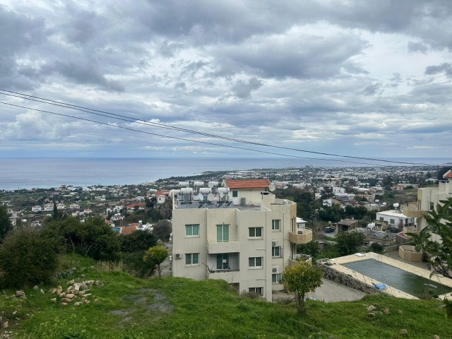 Herrliches Land mit freiem Blick über Lapta