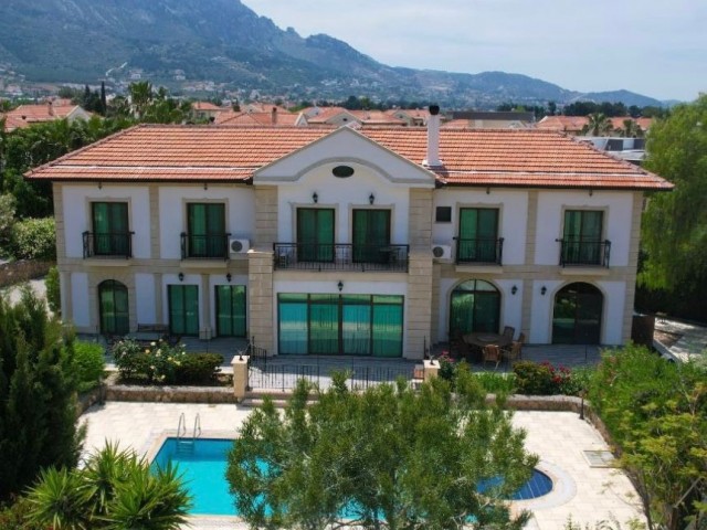 KYRENIA LUXUSVILLA 6+2