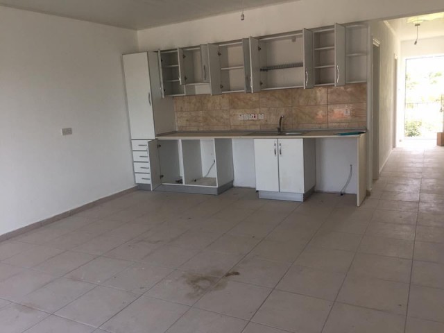 Flat To Rent in Alsancak, Kyrenia