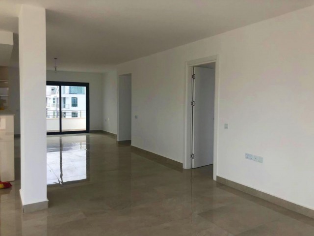 GİRNE MERKEZDE 240 M2 3+1   PENTHOUSE 