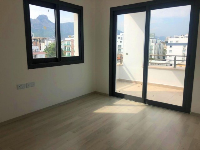 GİRNE MERKEZDE 240 M2 3+1   PENTHOUSE 