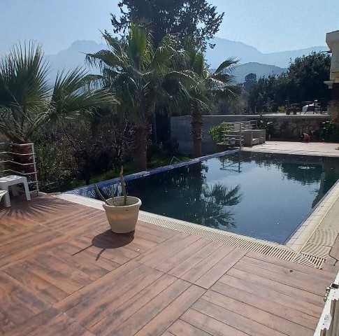 3+1 Villa mit privatem Pool zum Verkauf in Yeşiltepe