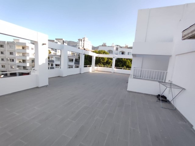 Luks 3+1 Penthouse Kyrenia Centre £750