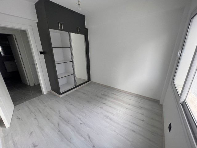 Neue und ungenutzte, komplett renovierte 3-Zimmer-Wohnung zum Verkauf im Kyrenia Center