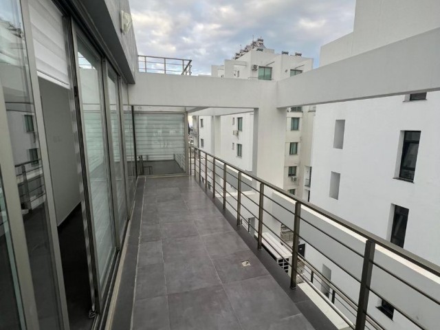 Girne Merkezde Tam 189M2 İki Katlu Dublex Penthouse Sıfır!