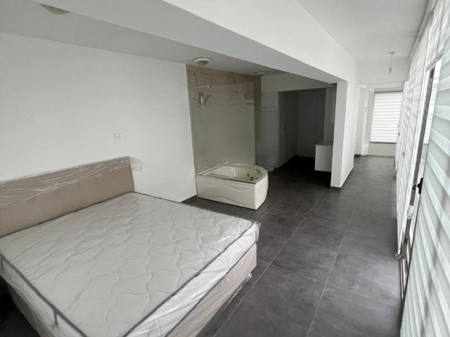 Girne Merkezde Tam 189M2 İki Katlu Dublex Penthouse Sıfır!