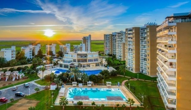 Caesar 6 Sitesi içerisinde Golf sahası ve Havuz Manzaralı, Yatırım için Mükemmel Daire