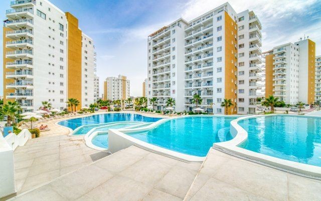 Perfect Flat for Investment with Golf Course and Pool View in Caesar 6 Site