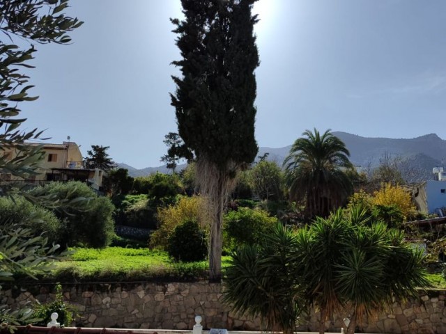 Kyrenia Ozanköy, Villa mit großem Garten, privatem Pool, 2 separaten Eingängen