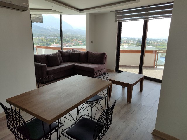 2+1 geräumiges Penthouse zum Verkauf im Kyrenia Center Akacan Site