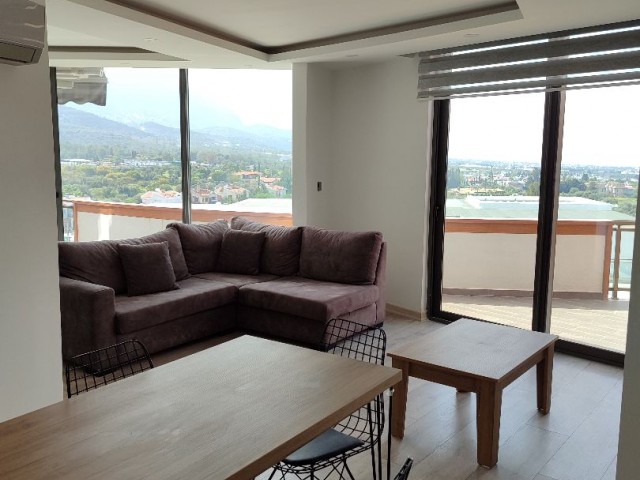 2+1 geräumiges Penthouse zum Verkauf im Kyrenia Center Akacan Site