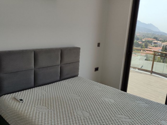 2+1 geräumiges Penthouse zum Verkauf im Kyrenia Center Akacan Site