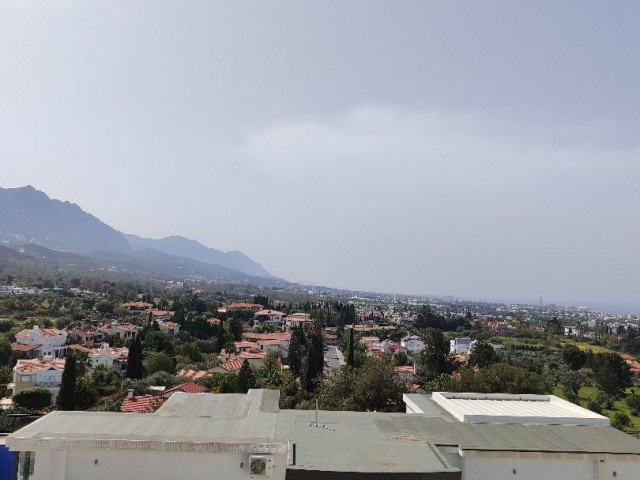 2+1 geräumiges Penthouse zum Verkauf im Kyrenia Center Akacan Site