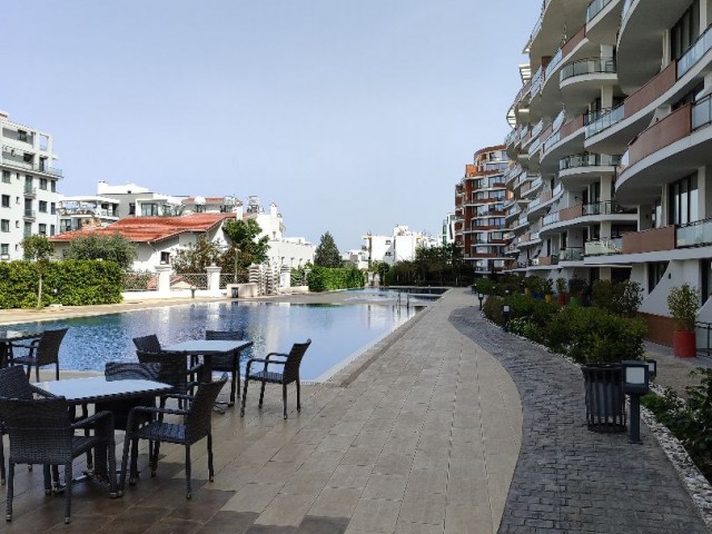 2+1 geräumiges Penthouse zum Verkauf im Kyrenia Center Akacan Site