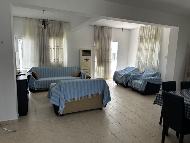 4+1 Penthouse for rent in Kyrenia Center, right behind Karakum Grand Pasha Hotel