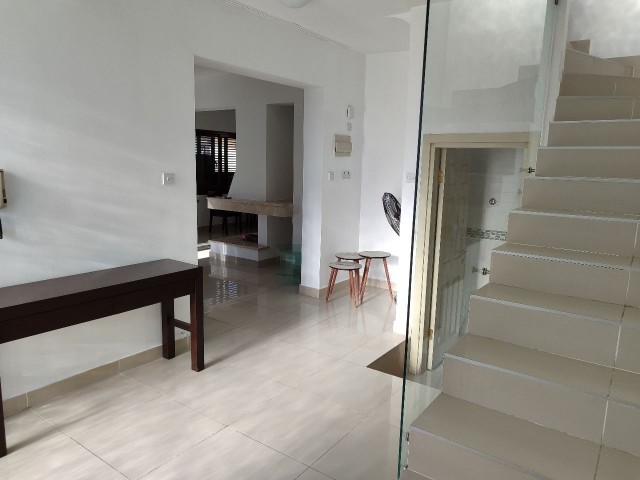 Kyrenia Center, 3+1 Duplex-Penthouse, Yeni Liman Yolu, neben Lord Palace