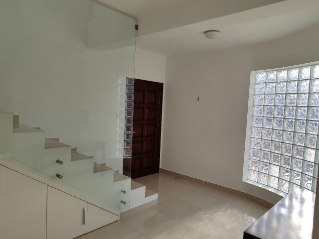 Girne Merkez, 3+1 Dublex Penthouse, Yeni Liman Yolu, Lord Palace Yanında