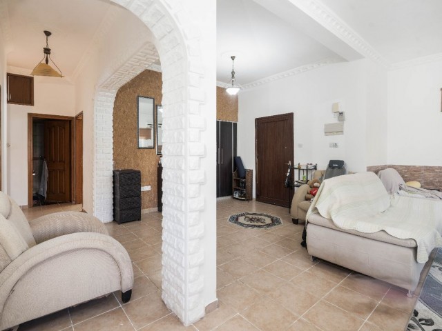 Girne Alsancak Satılık 7+2 Villa