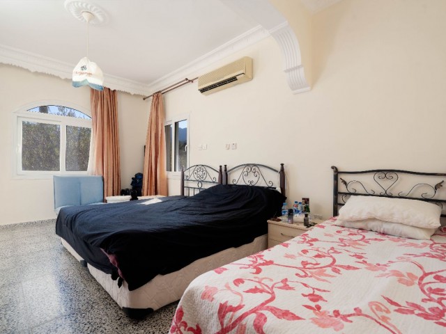 Girne Alsancak Satılık 7+2 Villa