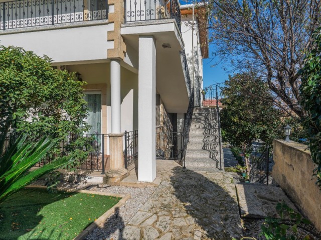 Zu verkaufen 7+2 Villa in Kyrenia Alsancak