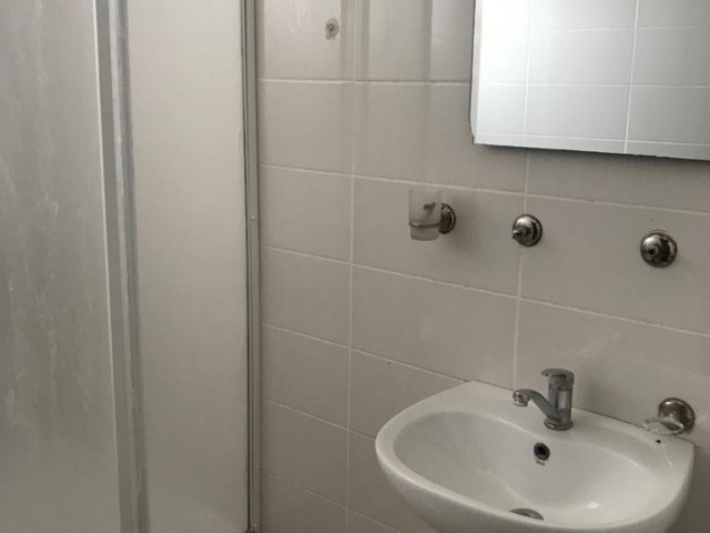 Lefkoşa Küçükkaymaklı'da Büyük Cami ve durakların yanında 2+1 kiralık daireler