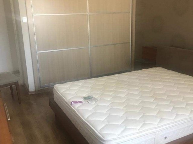 Girne merkezde  Sulu cember civari 3+1  Full esyali dairemiz kiraliktir  3000 TL  1 depozit 1 kira 1 komisyon Îletişim 05338422526 Münübe Karaosmanoglu .