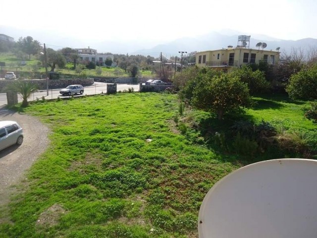 Villa zum Verkauf in esdeger mit Berg-und Meerblick auf 1 Hektar 1 Haus 1200 Quadratmeter Grundstück in der Perle von Kyrenia Catalköy. 3 + 1 400 Quadratmeter Innenbereich 100 Quadratmeter Außenbereich. Boden Deiche t lloetm lloetm Terrassen einschließlich do lloetal Marmor. Die Infrastruktur für di