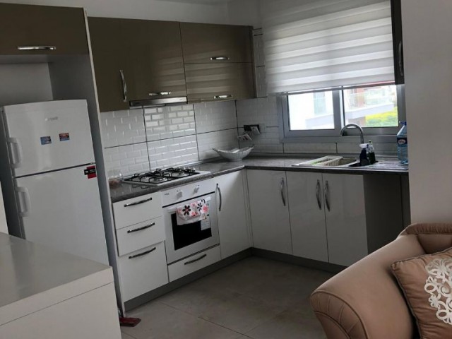 Girne Catalköyde  Çok bakımlı Havuzlu sitede satılık Villa.  *4+1 *155 metrekare  *Esdeger  *Koçanı hazır.  *130.000 sterlin  *Îletişim  05338422526 Münübe Karaosmanoglu.