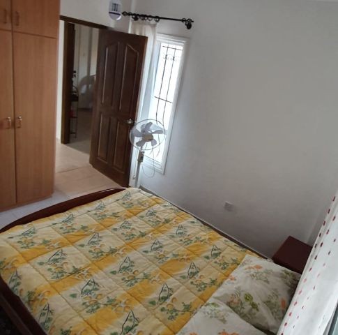 Girne Catalköyde  Çok bakımlı Havuzlu sitede satılık Villa.  *4+1 *155 metrekare  *Esdeger  *Koçanı hazır.  *130.000 sterlin  *Îletişim  05338422526 Münübe Karaosmanoglu.