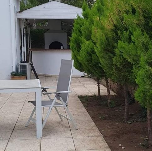 2 + 1 villas for sale in Catalkoy for £ 129,000. • 90m2 closed area • 500m2 land size • The cob is named after the owner. K.D.V has been paid • Equivalent cob • Building construction date 2008 • 12m x 6m • 2 bedroom • 1 with shared swimming pool. Bathroom on the floor-w/c • 1 guest W/C • Floors are 