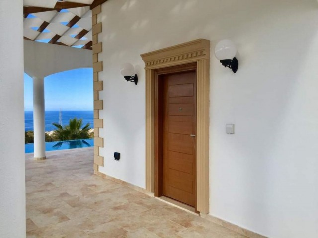 ZERO luxury villas FOR SALE IN Esentepede are built on a plot of 180 m2 3 + 1 Es Deceger 1200 m2. The cob connected to electricity and water is ready for operation. He's back in full swing. Heating and cooling system is available. £260,000. ** 