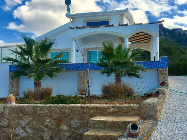 ZERO luxury villas FOR SALE IN Esentepede are built on a plot of 180 m2 3 + 1 Es Deceger 1200 m2. The cob connected to electricity and water is ready for operation. He's back in full swing. Heating and cooling system is available. £260,000. ** 