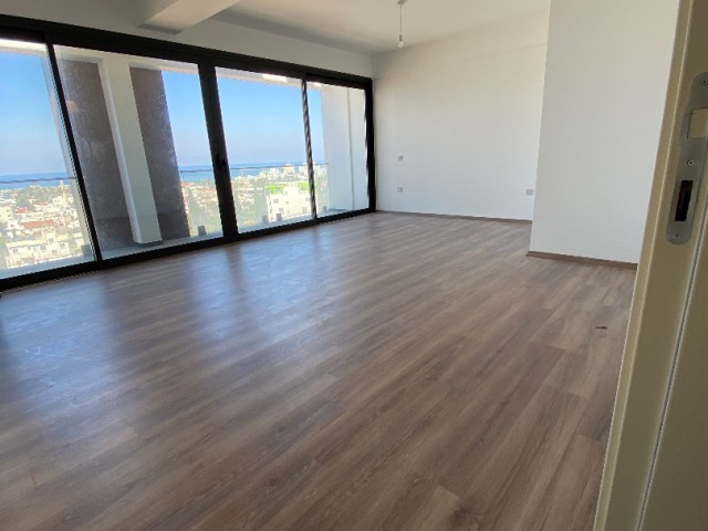 3 + 1 DUPLEX PENTHOUSE MIT PRIVATEM POOL, EN-SUITE-BADEZIMMER MIT JACUZZI MIT PRIVATEM ASANASOR ** 