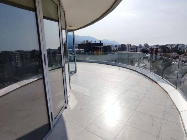 LUXURY 2+1 PENTHOUSE IN GIRNE CENTER WITH PRIVATE UNDERGROUND PARKING AREA  AND SEA VIEW