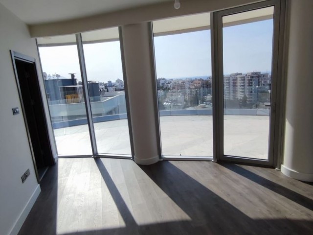 LUXURY 2+1 PENTHOUSE IN GIRNE CENTER WITH PRIVATE UNDERGROUND PARKING AREA  AND SEA VIEW