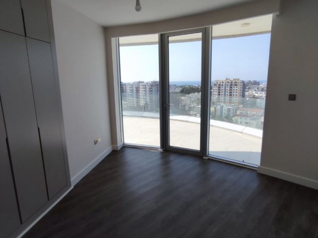 LUXURY 2+1 PENTHOUSE IN GIRNE CENTER WITH PRIVATE UNDERGROUND PARKING AREA  AND SEA VIEW