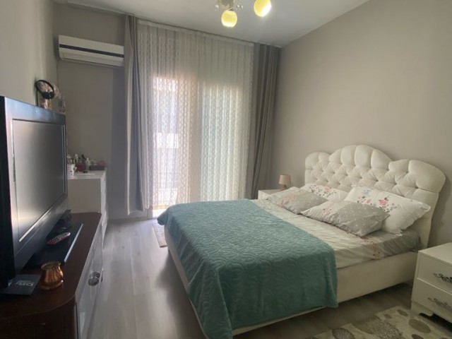 Girne kaşkarkort bölgesinde 3+1 lüks full eşyalı kiralık daire 