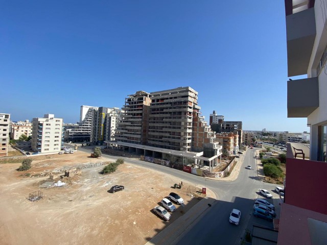 ZU VERKAUFEN 3+1 VOLL MÖBLIERTE WOHNUNG IM ZENTRUM VON FAMAGUSTA