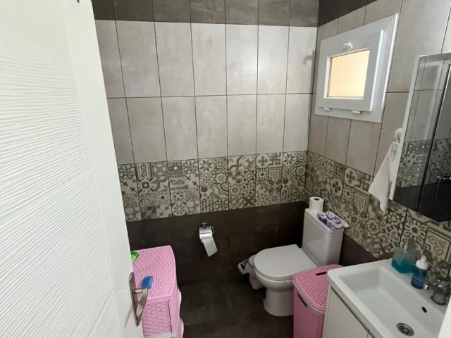 GAZIMAGUSA MERKEZDE SATILIK 2+1 PENTHOUSE DAIRE - ZU VERKAUFEN 2+1 PENTHOUSE WOHNUNG IM ZENTRUM VON FAMAGUSTA