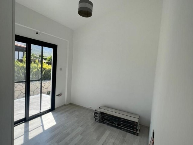 Nefes kesen deniz manzarasına sahip lüks, geniş villa mı? Küçük Erenköy'deki yepyeni ultra-modern 3+1 villamızdan başkasına bakmayın!